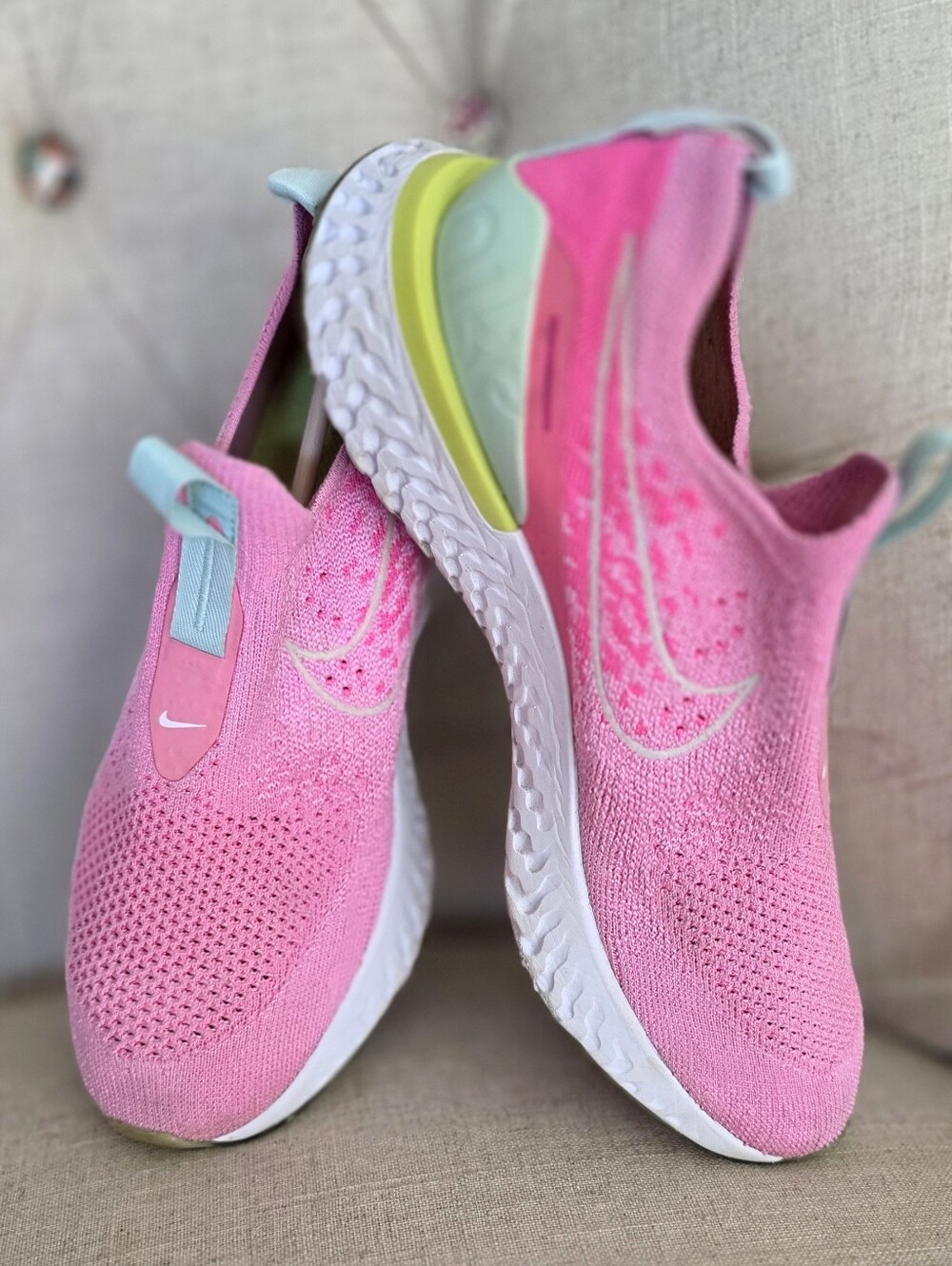 Nike Bubblegum Pink Slip-On Sneakers With Mint Pull Tabs WOMEN Size 9